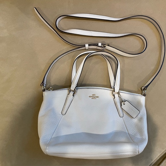 Authentic Coach White Leather Crossbody Bag with Handles - Picture 3 of 8